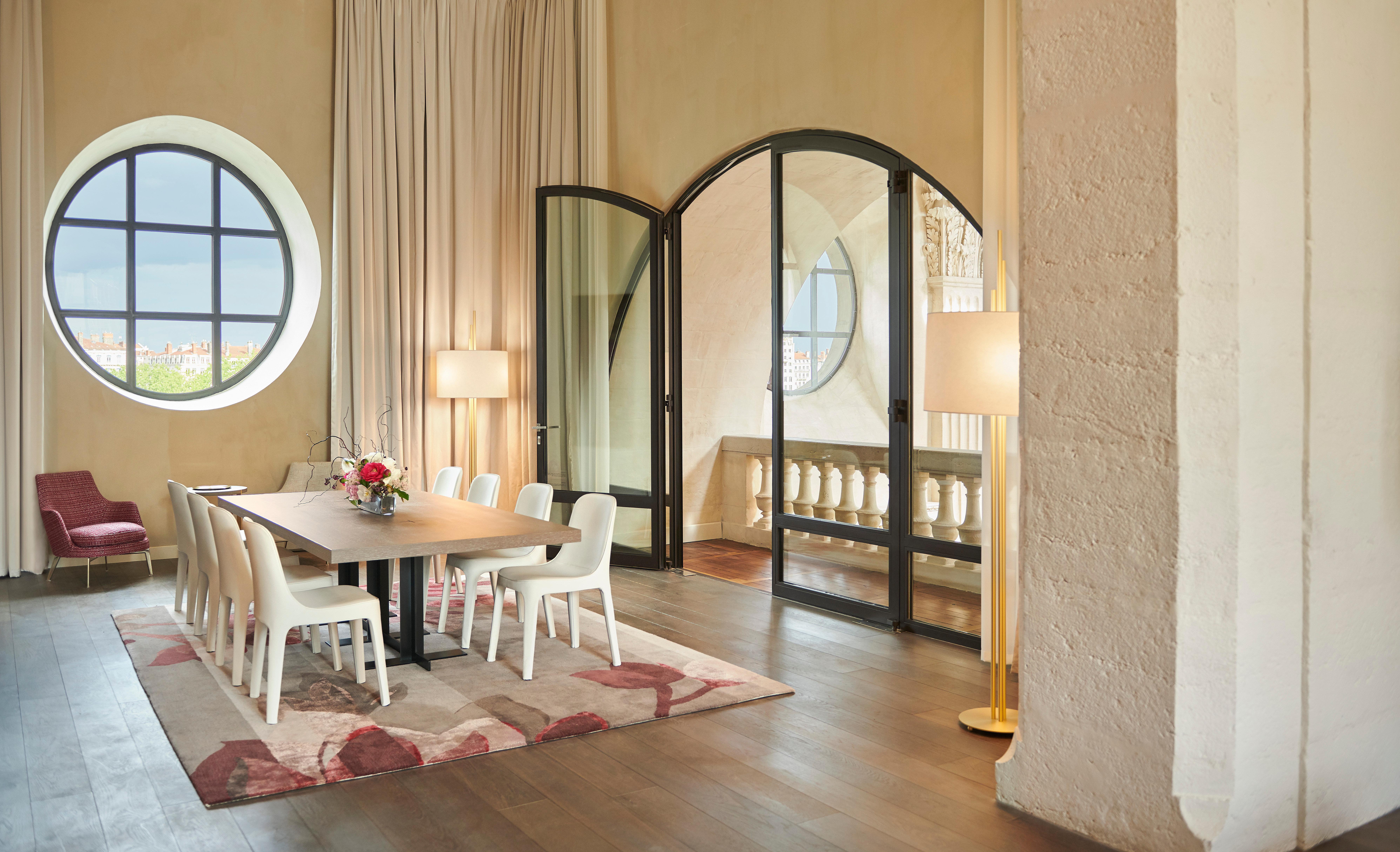 Intercontinental Lyon - Hotel Dieu By Ihg Exterior foto The dining room of a suite at the hotel