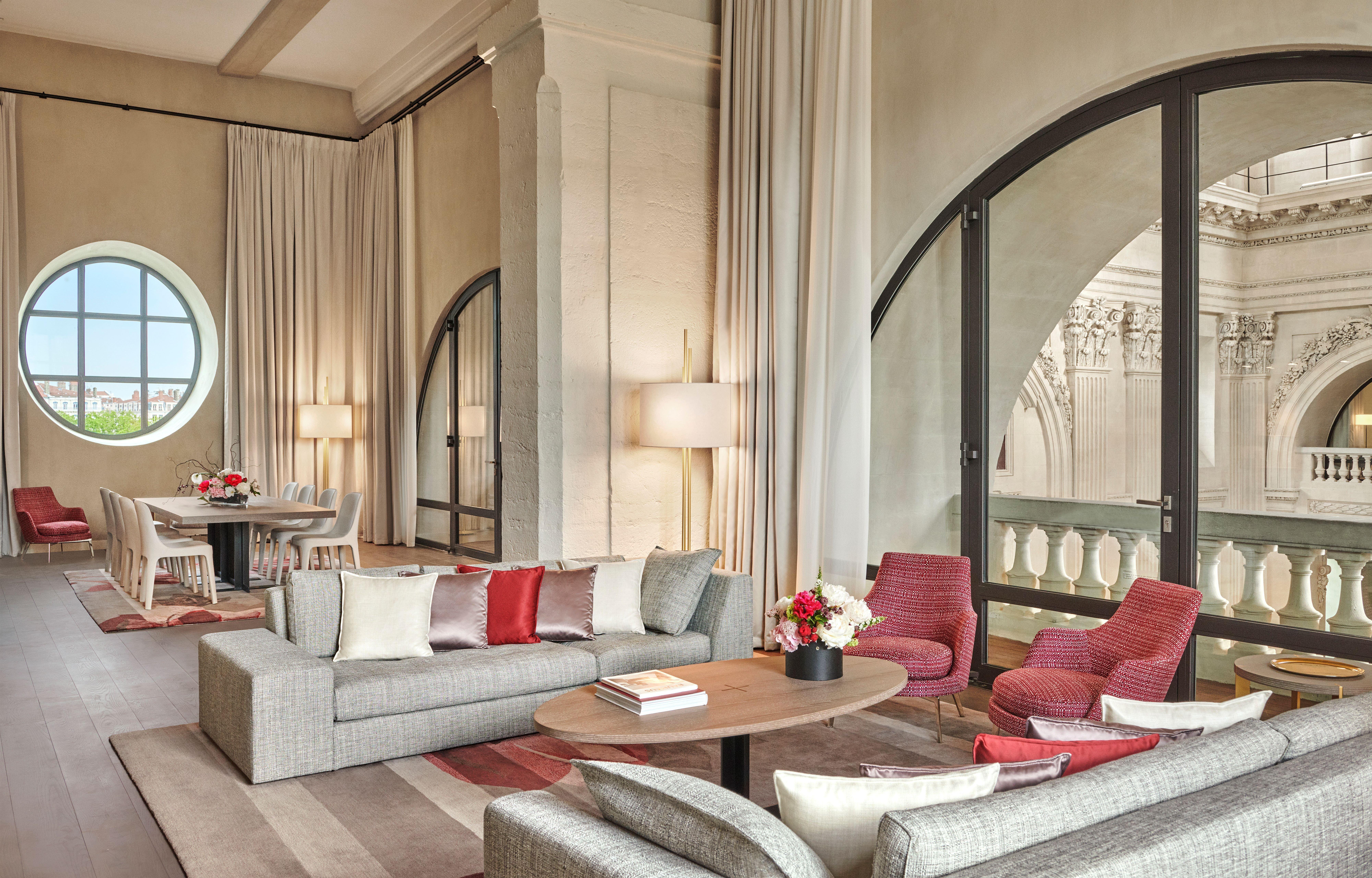 Intercontinental Lyon - Hotel Dieu By Ihg Exterior foto The living room of a suite at the hotel