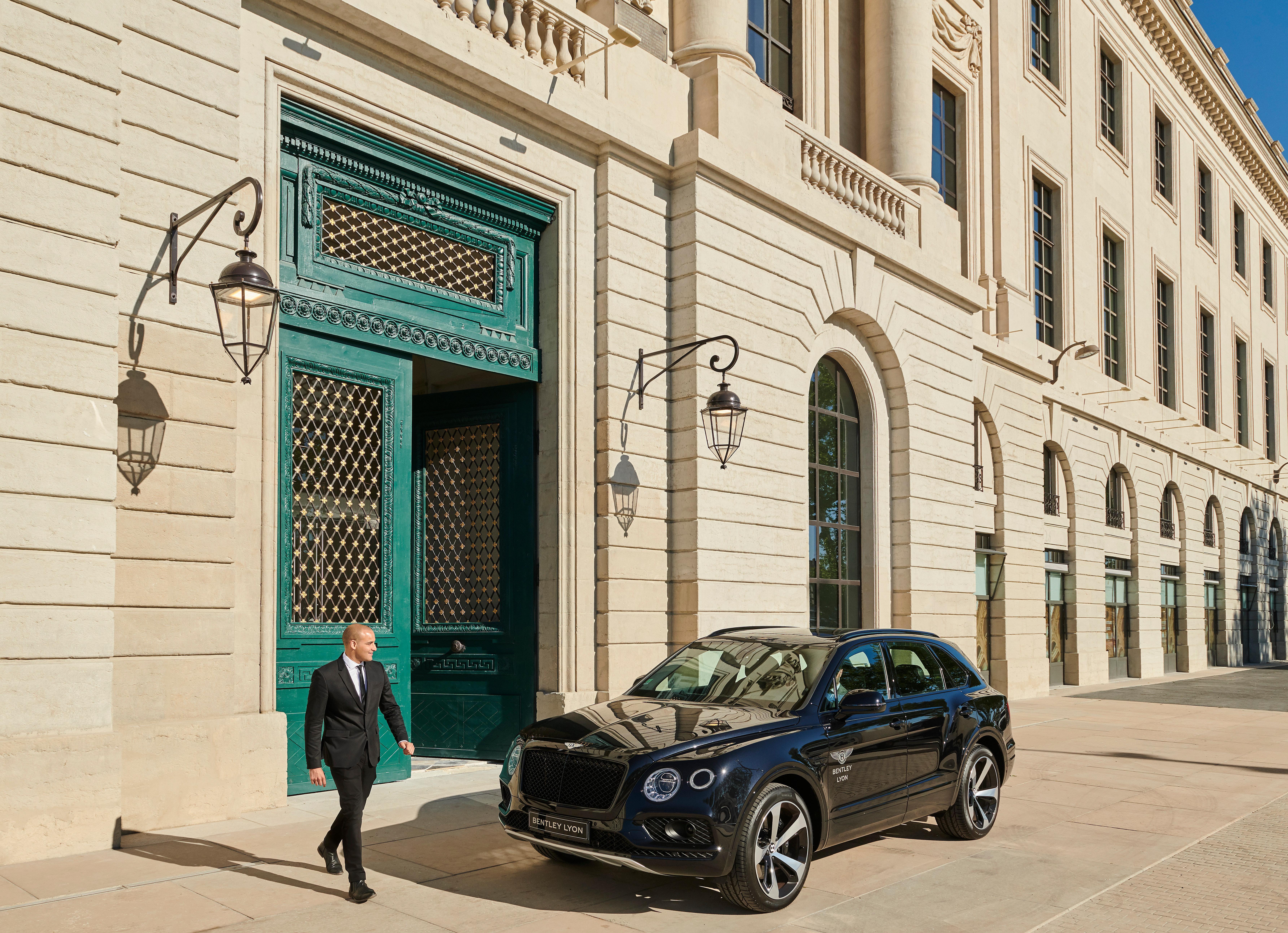 Intercontinental Lyon - Hotel Dieu By Ihg Exterior foto The Bentley Mulsanne