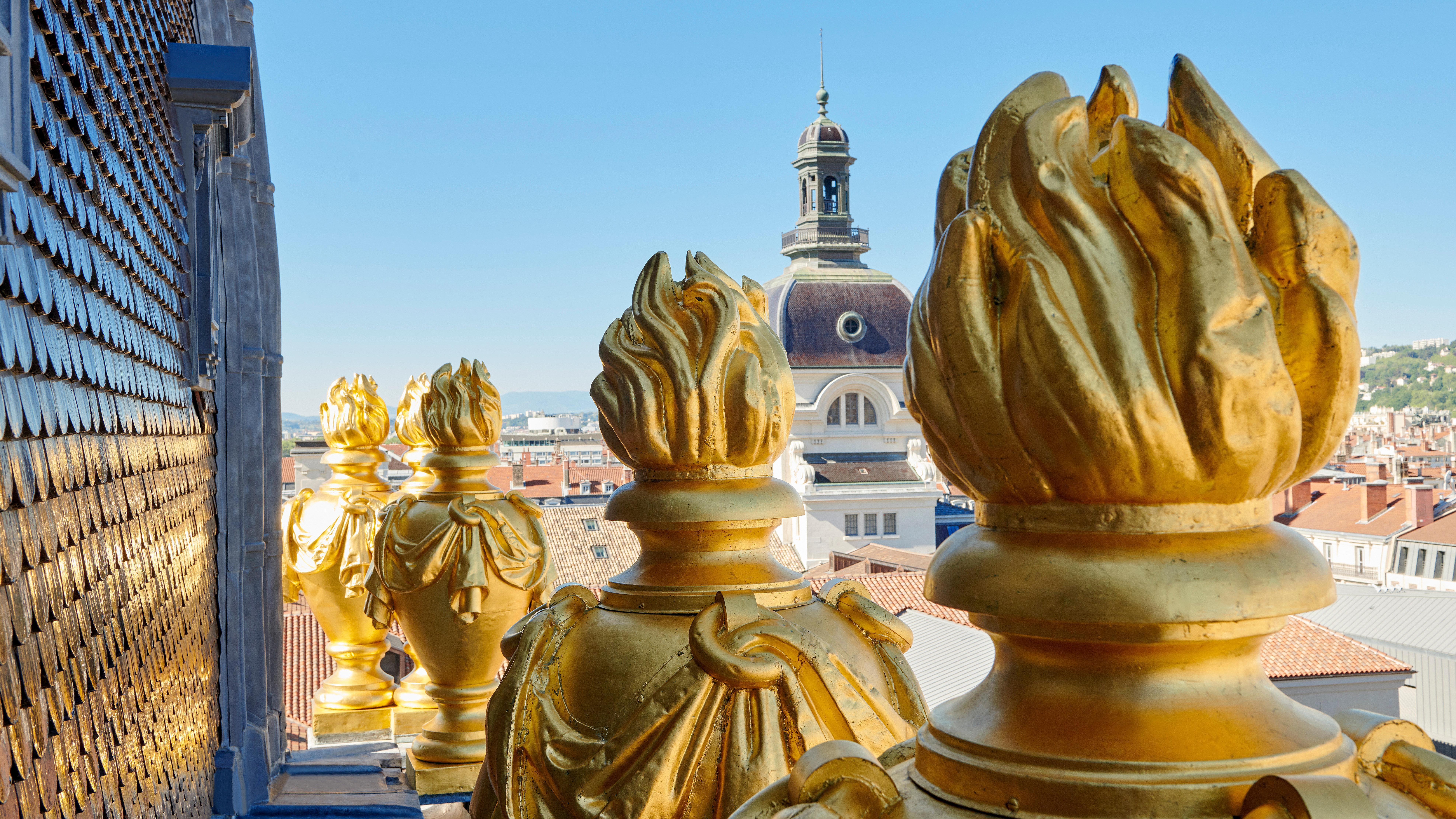 Intercontinental Lyon - Hotel Dieu By Ihg Exterior foto The golden torch