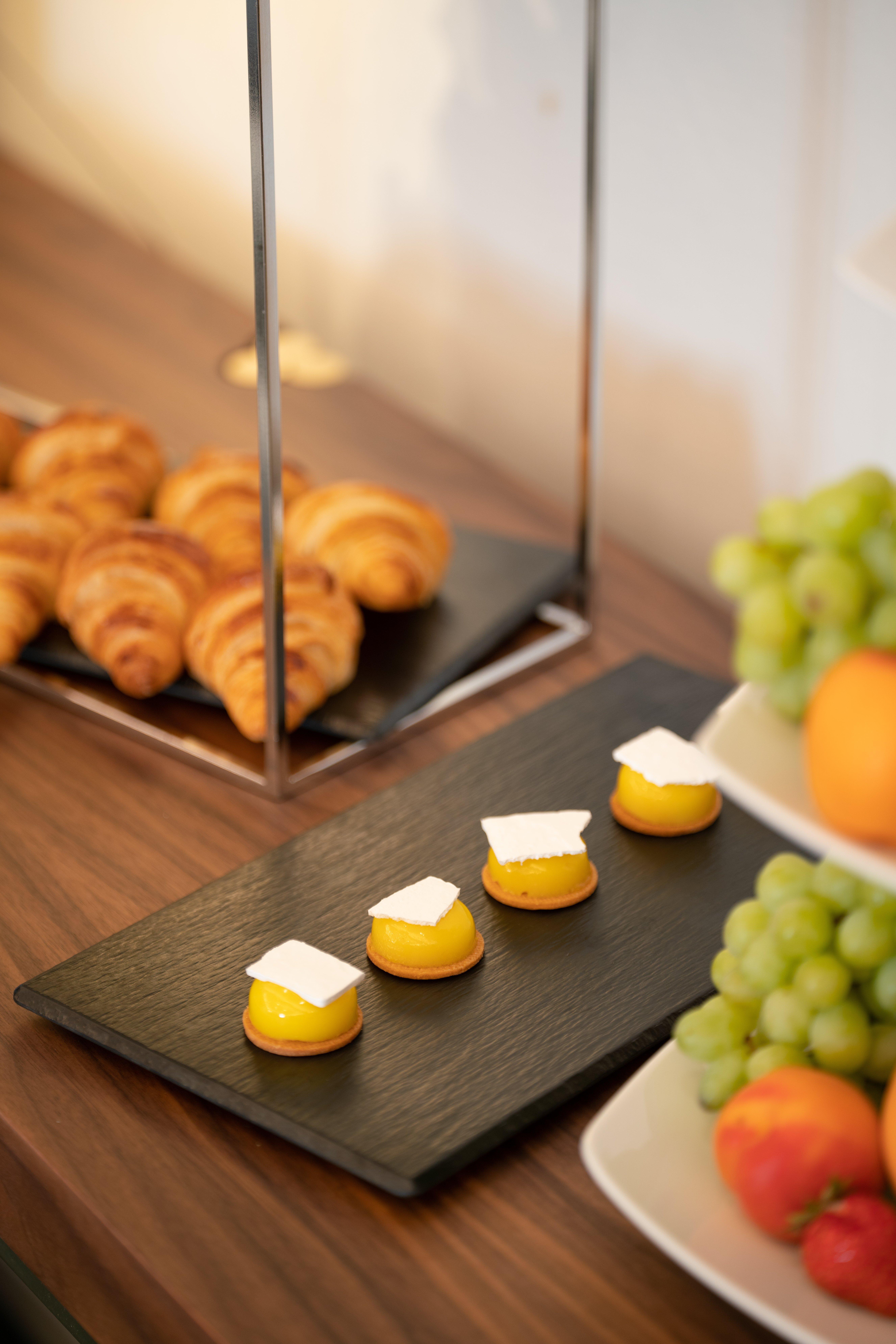 Intercontinental Lyon - Hotel Dieu By Ihg Exterior foto Croissants and fruit