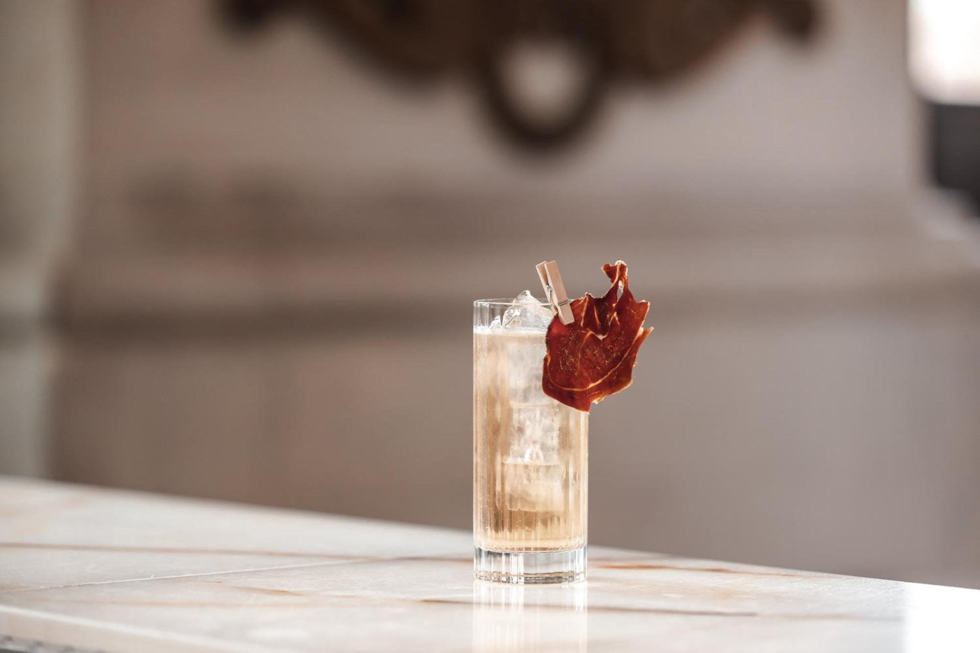 Intercontinental Lyon - Hotel Dieu By Ihg Exterior foto A maple bourbon old fashioned